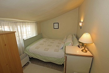 Frondeg Bedroom 2.jpg